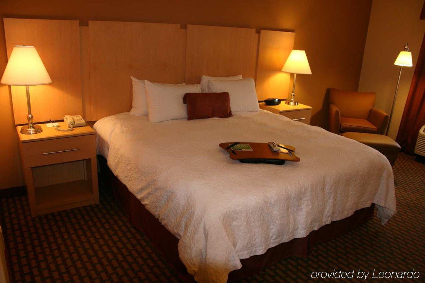 Hampton Inn & Suites Chapel Hill/Durham Pokój zdjęcie